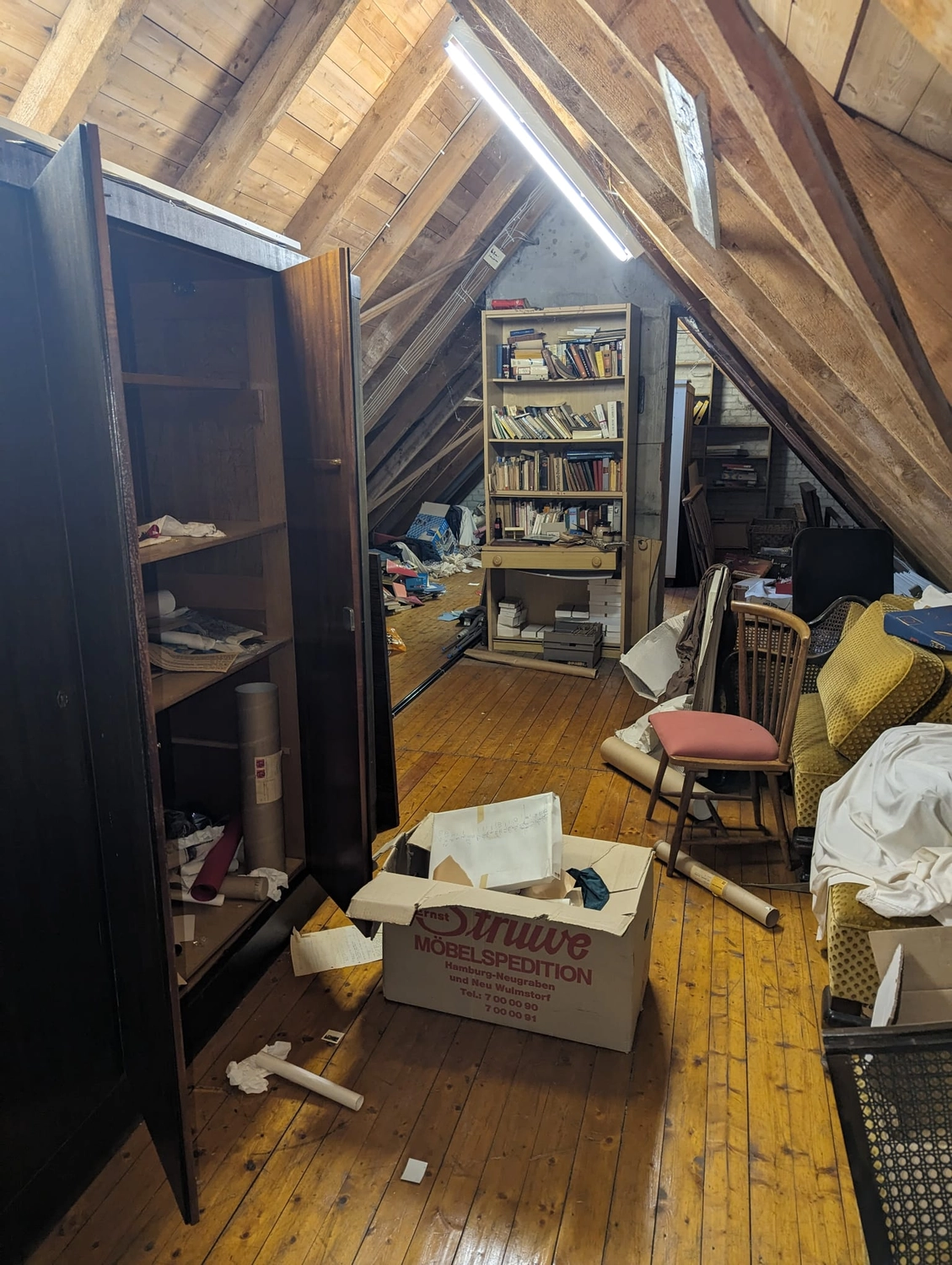 Team Viets - Haushaltsauflösung - unordentlicher Dachboden