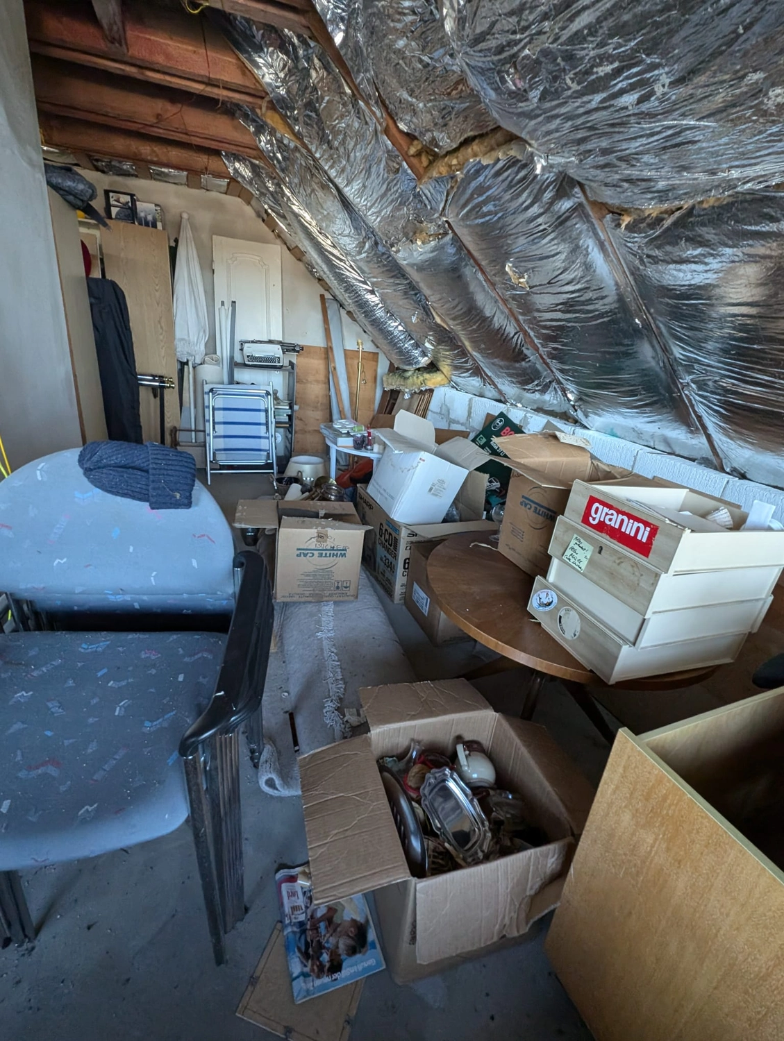 Team Viets - Haushaltsauflösung - auf dem Dachboden abgestellte Kartons