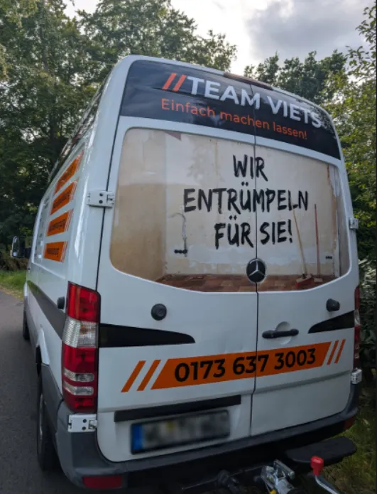 Team Viets - Haushaltsauflösung - Rückansicht des Firmenwagens