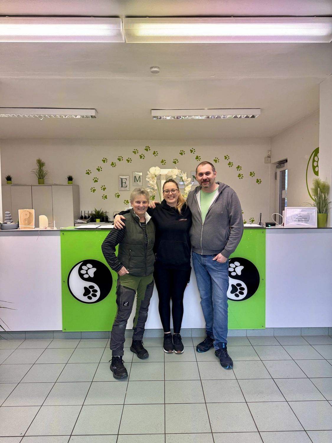 Team Viets - Haushaltsauflösung - Personen stehen in der Nähe des Empfangstresens